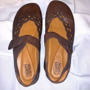 Earth Shoe Mary Janes with cutouts